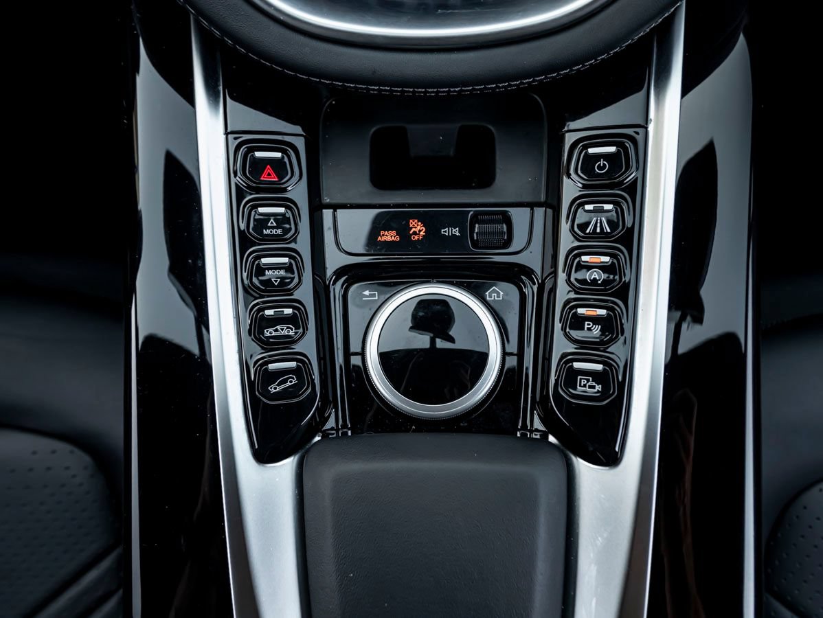 Used 2024 Aston Martin DBX AWD/4WD image 18