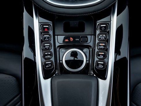 Used 2024 Aston Martin DBX AWD/4WD image 18