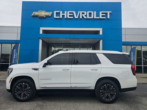 Used 2025 GMC Yukon Elevation w/ LPO, Elevation Black Package RWD image 2