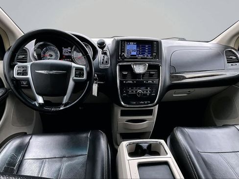 Used 2012 Chrysler Town & Country Touring w/ Entertainment Group #1 FWD image 10