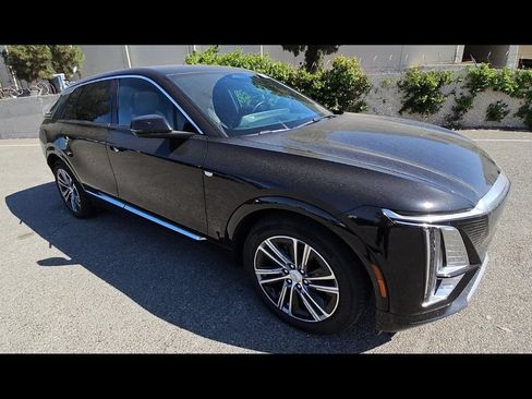 Used 2024 Cadillac Lyriq Luxury RWD image 2