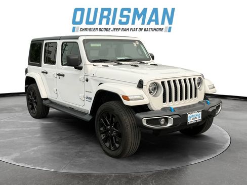 Used 2022 Jeep Wrangler Unlimited Sahara w/ Cold Weather Group AWD/4WD image 1