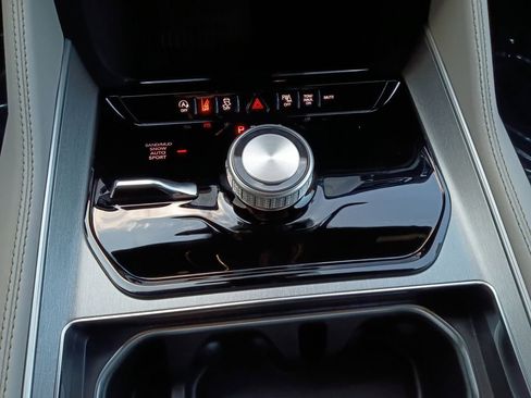 New 2026 Jeep Grand Wagoneer L Limited AWD/4WD image 10