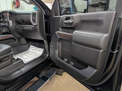 Used 2022 GMC Sierra 3500 Denali AWD/4WD image 5