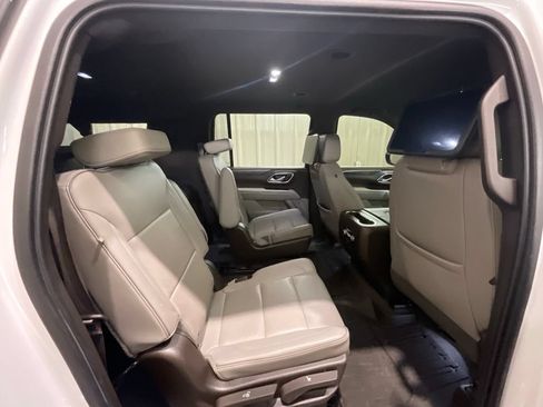 Used 2021 GMC Yukon XL SLT w/ Rear Media and Nav Package RWD image 16