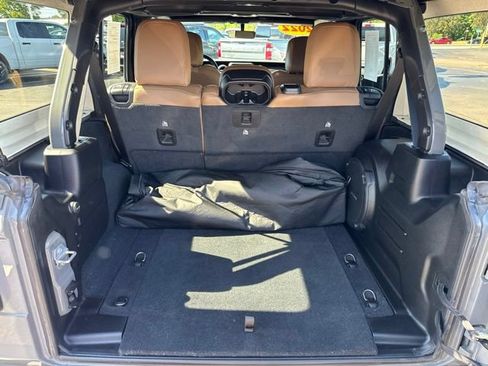 Used 2022 Jeep Wrangler Unlimited Sahara w/ LED Lighting Group AWD/4WD image 19