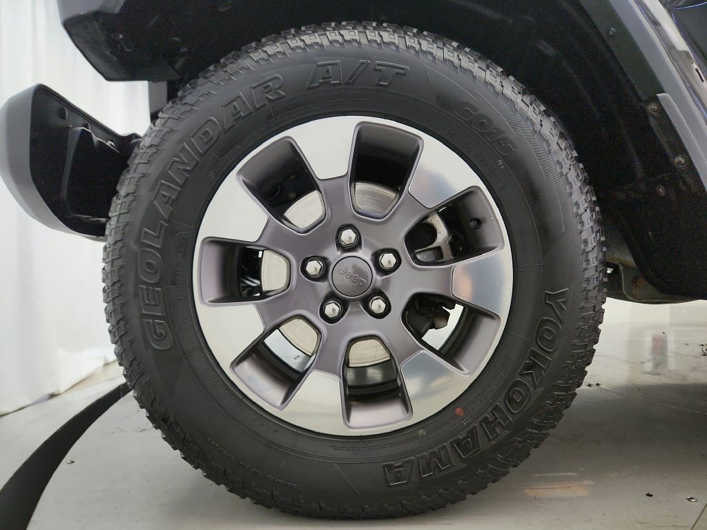 Used 2018 Jeep Wrangler Unlimited Sahara AWD/4WD image 33