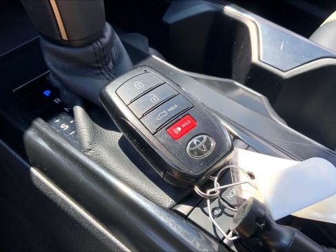 Used 2025 Toyota Camry SE FWD image 14