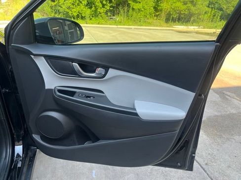 Used 2023 Hyundai Kona SE FWD image 18
