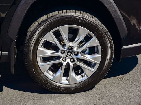 Certified 2025 Toyota RAV4 XLE Premium image 11