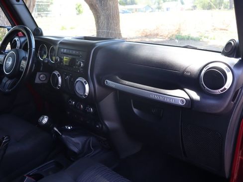 Used 2011 Jeep Wrangler Sahara AWD/4WD image 17