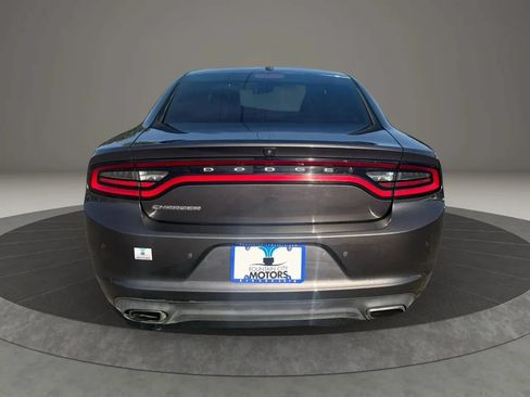 Used 2019 Dodge Charger SXT RWD image 4