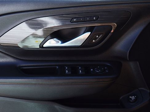 Used 2021 GMC Terrain SLT image 40