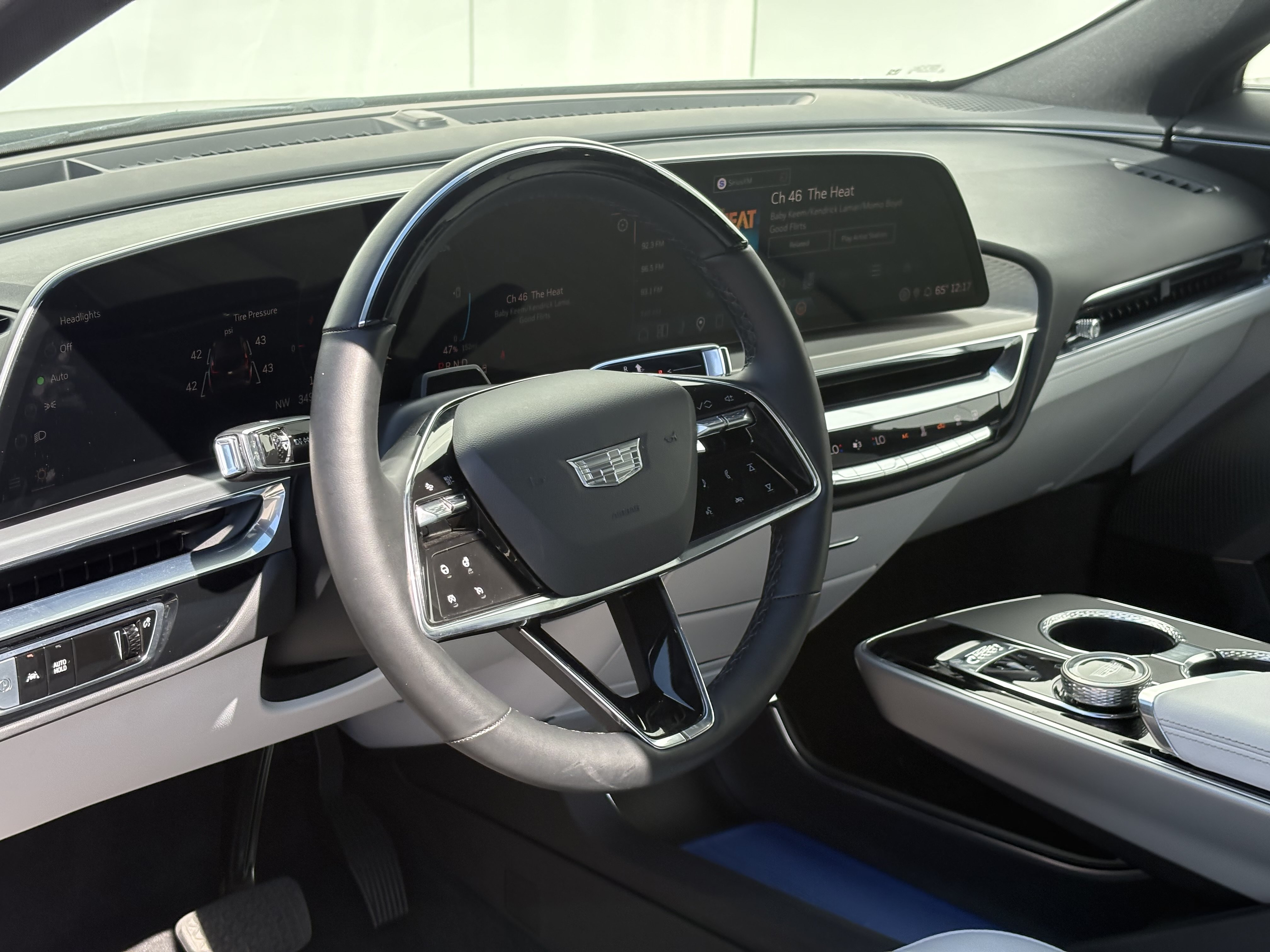 Used 2024 Cadillac Lyriq Luxury AWD/4WD image 16