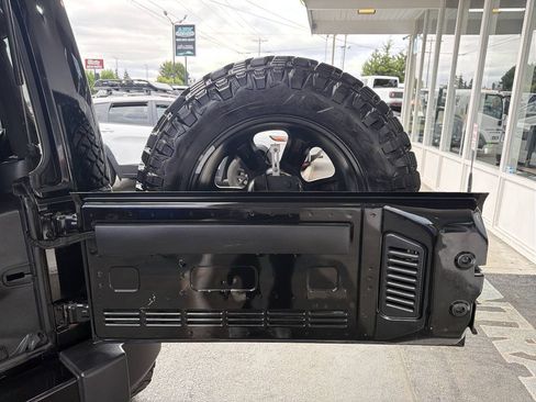 Used 2012 Jeep Wrangler Unlimited Sahara AWD/4WD image 8