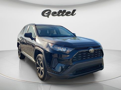 Used 2019 Toyota RAV4 LE FWD image 2