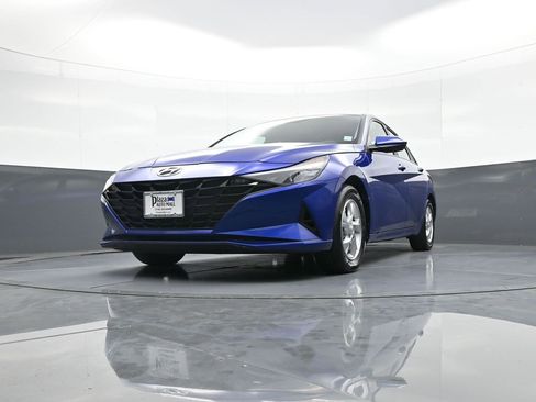 Certified 2023 Hyundai Elantra SE w/ Cargo Package image 25