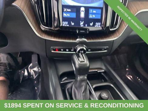 Used 2021 Volvo XC60 T5 Momentum w/ Climate Package AWD/4WD image 32