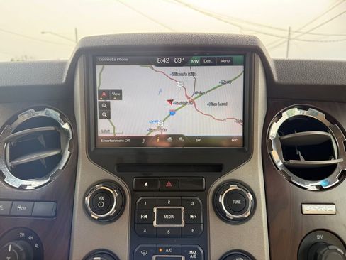 Used 2016 Ford F250 Lariat w/ Lariat Ultimate Package AWD/4WD image 36