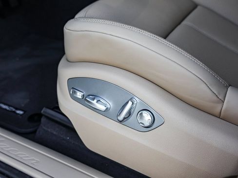 Certified 2026 Porsche Macan AWD/4WD image 16
