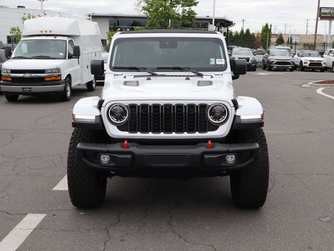 Used 2025 Jeep Wrangler Unlimited Rubicon AWD/4WD image 3