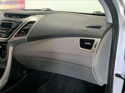 Used 2016 Hyundai Elantra SE image 20