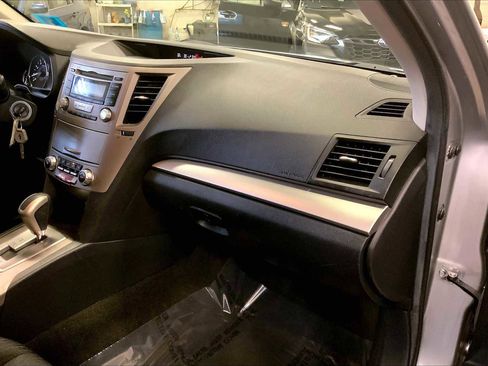Used 2012 Subaru Outback 2.5i Premium w/ All-Weather Pkg image 17