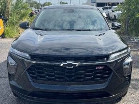 Used 2024 Chevrolet Trax RS FWD image 3