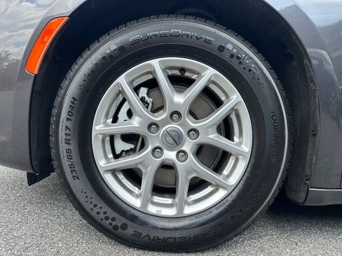 Used 2022 Chrysler Pacifica Touring-L FWD image 38