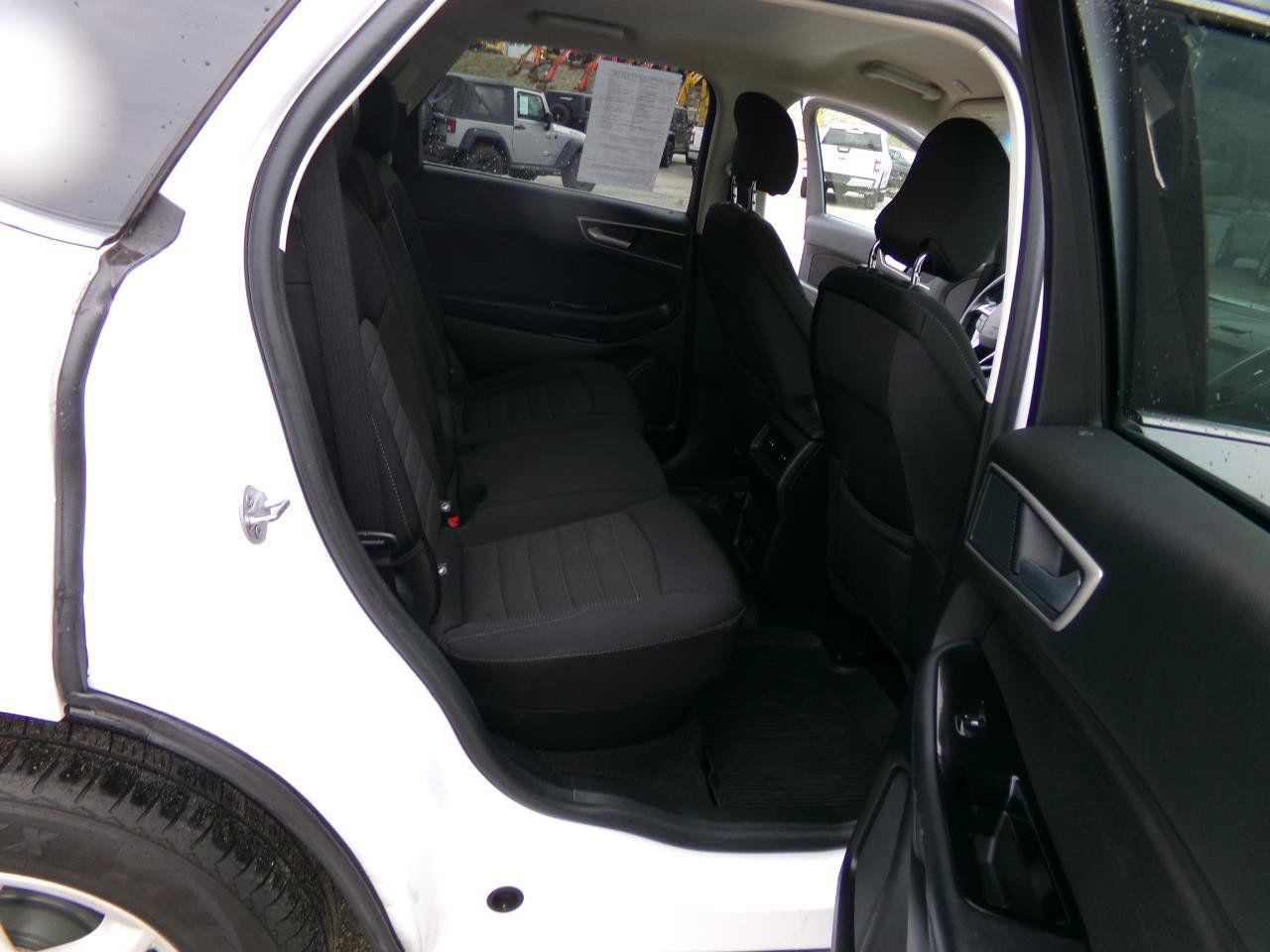 Used 2019 Ford Edge SEL FWD image 21