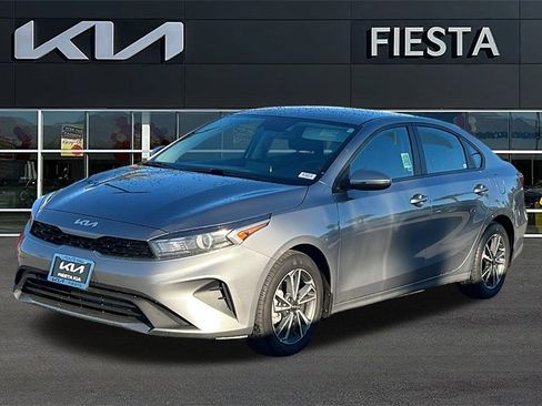 Used 2024 Kia Forte LXS w/ LXS Technology Package image 2