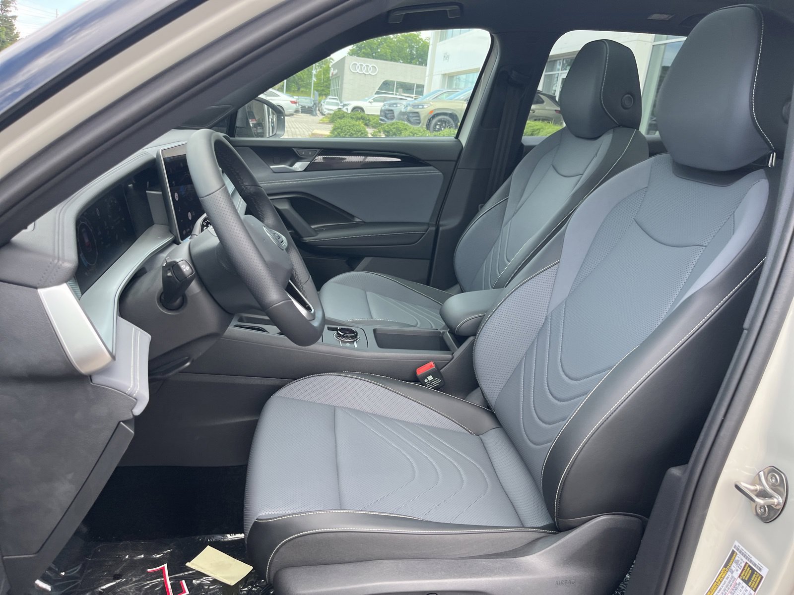 New 2026 Volkswagen Tiguan SE R-Line AWD/4WD image 15