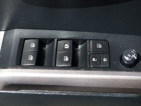 Used 2016 Toyota Tacoma SR5 image 17