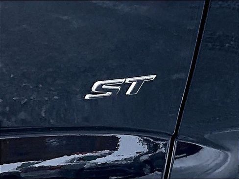 Used 2023 Buick Enclave Essence w/ Experience Buick Package image 30