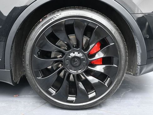 Used 2022 Tesla Model Y Performance image 11