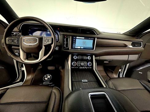 Used 2023 GMC Yukon XL Denali image 17