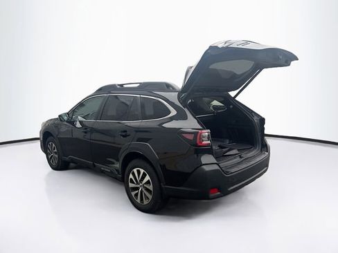 Used 2023 Subaru Outback Premium image 5