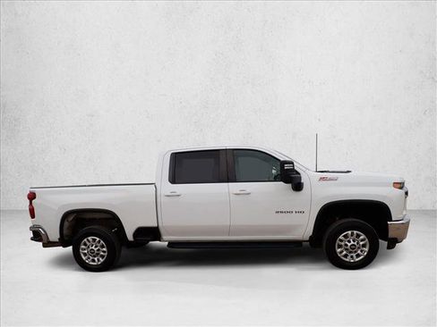 Used 2021 Chevrolet Silverado 2500 LT w/ Z71 Off-Road Package AWD/4WD image 4