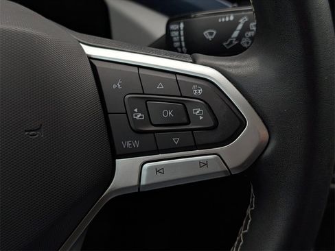 Used 2023 Volkswagen Taos SE w/ Panoramic Sunroof Package image 22