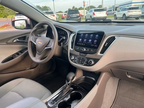 Used 2023 Chevrolet Malibu LT FWD image 34