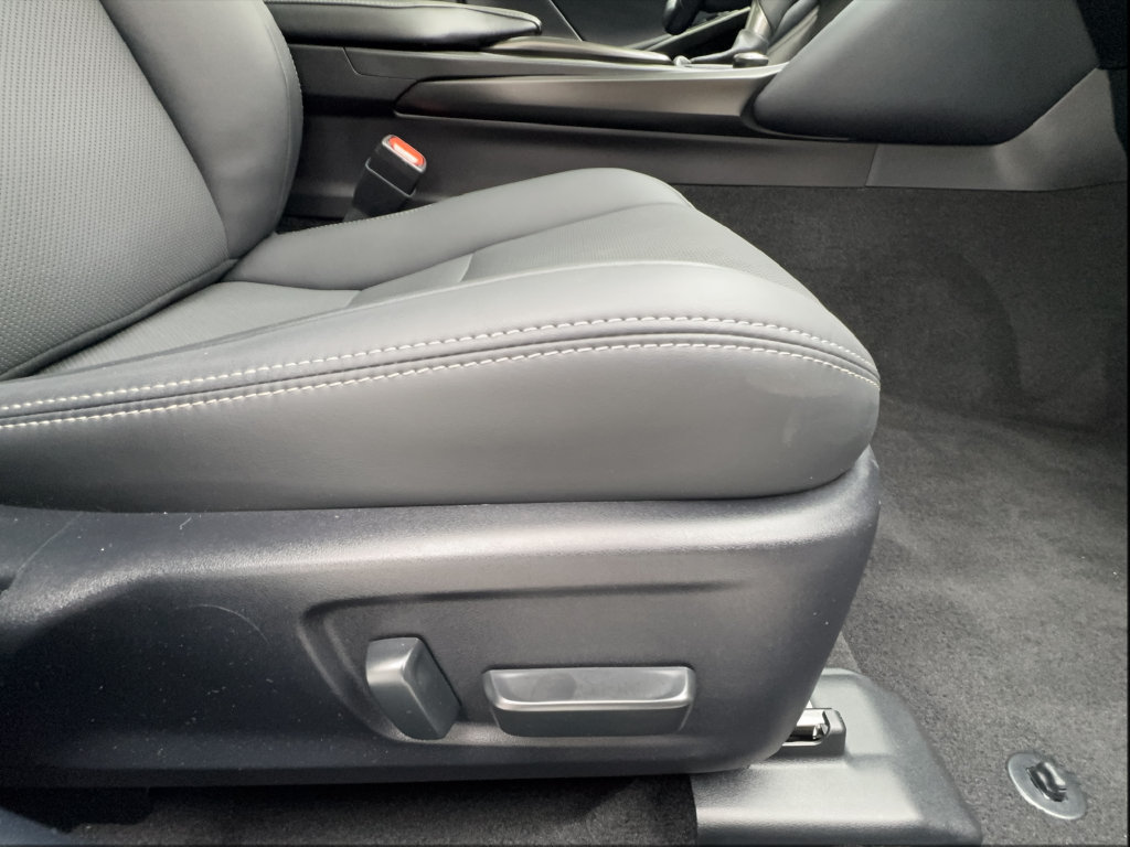 Used 2023 Lexus IS 300 w/ Comfort Package RWD image 34