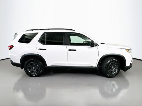 Used 2023 Honda Pilot TrailSport image 8