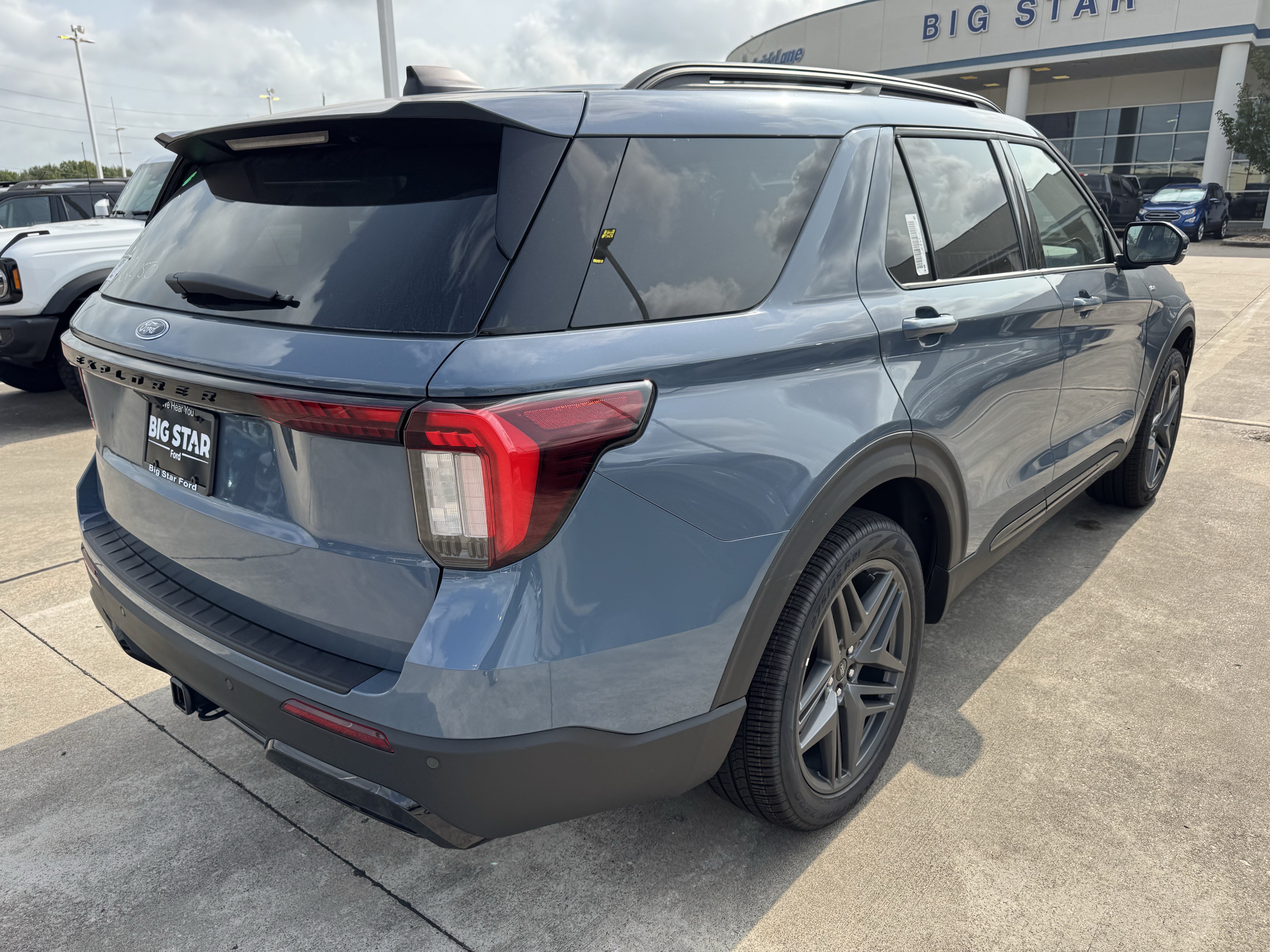 New 2026 Ford Explorer ST-Line w/ ST-Line Street Pack RWD image 8