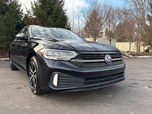 Used 2022 Volkswagen Jetta Sport image 9