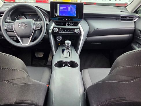 Used 2024 Toyota Venza LE image 8