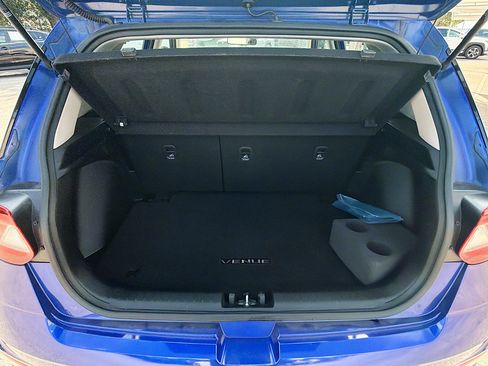 Used 2023 Hyundai Venue SEL image 11