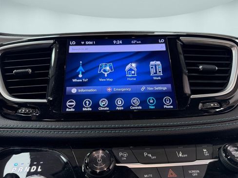 Used 2018 Chrysler Pacifica Limited w/ Advanced Safetytec Group image 19