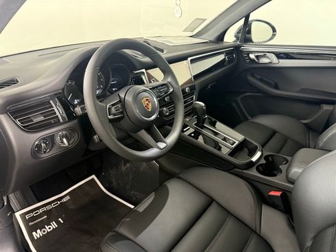 New 2026 Porsche Macan image 4