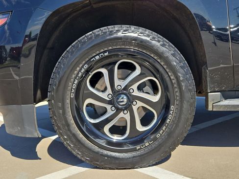 Used 2019 Chevrolet Tahoe LT AWD/4WD image 15