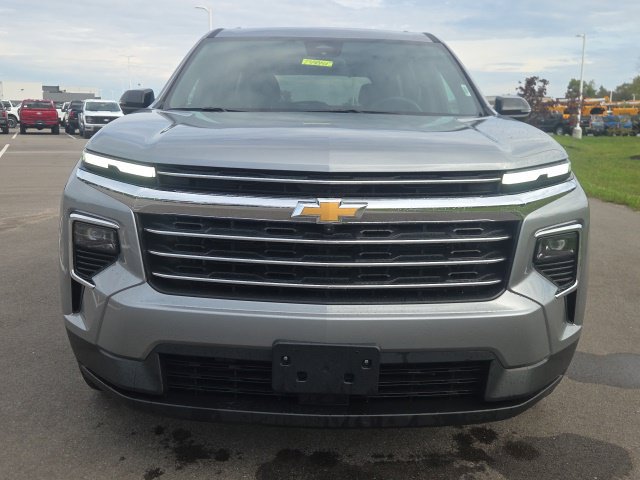 Used 2025 Chevrolet Traverse LT w/ Sun and Wheel Package FWD image 3